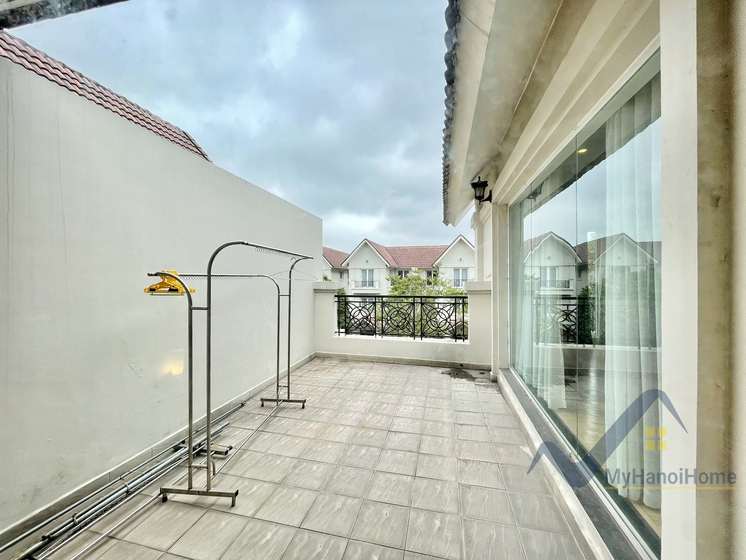 Thuê biệt thự Hoa Sữa Vinhome Riverside trang bị full đồ 19