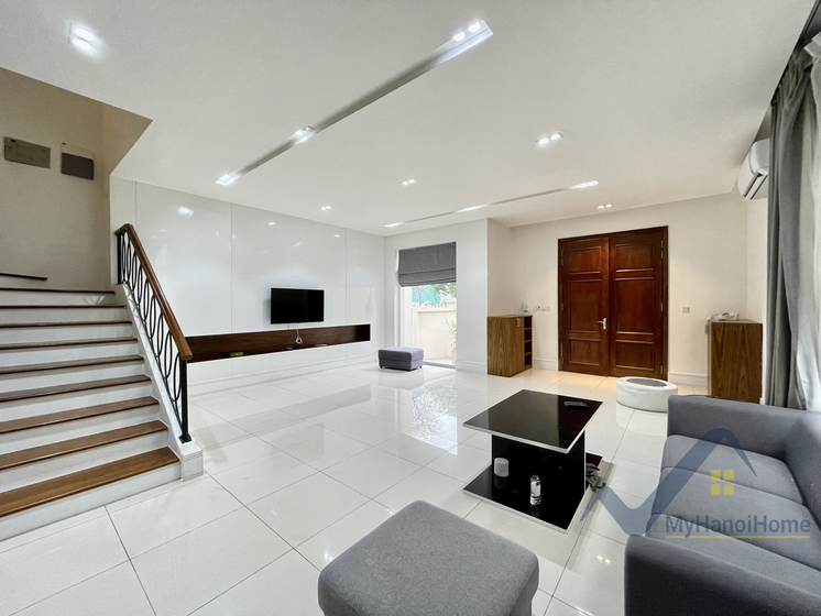 Thuê biệt thự Hoa Sữa Vinhome Riverside trang bị full đồ 2