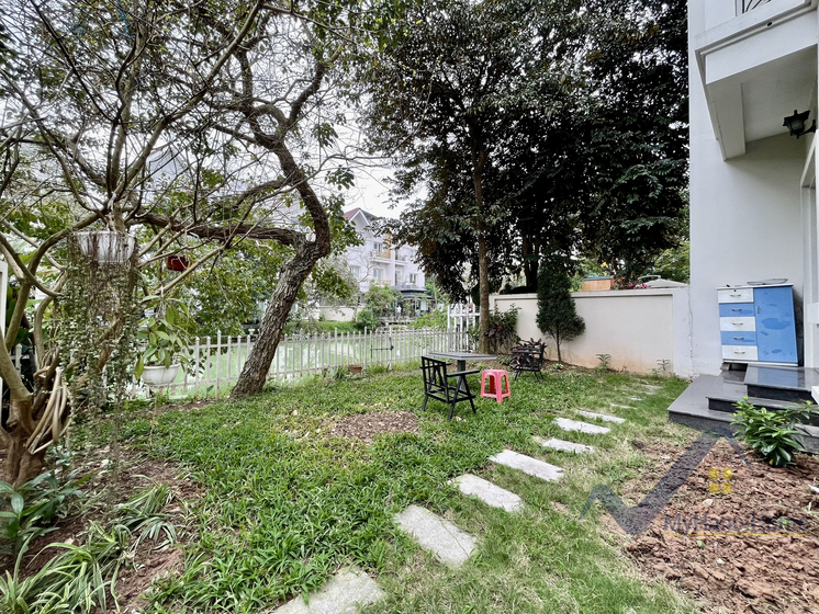 Thuê biệt thự Hoa Sữa Vinhome Riverside trang bị full đồ 5
