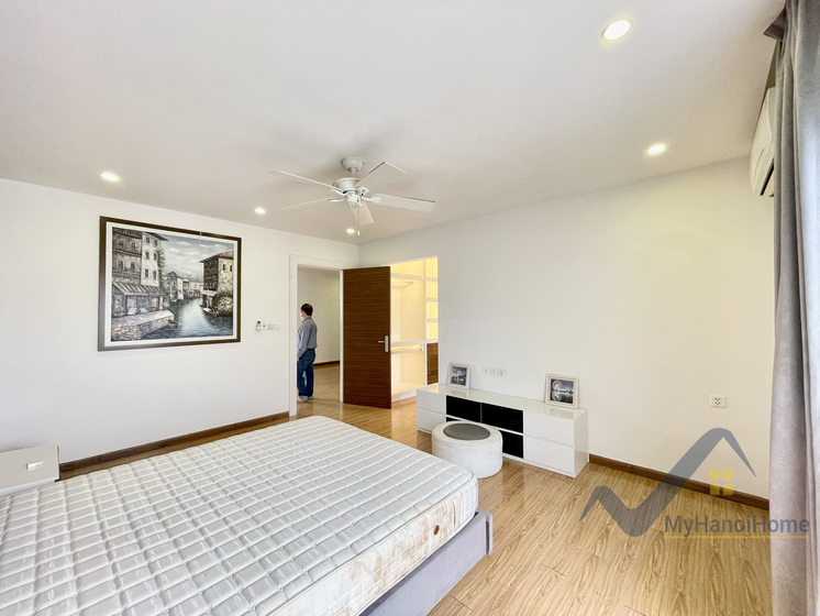 Thuê biệt thự Hoa Sữa Vinhome Riverside trang bị full đồ 7