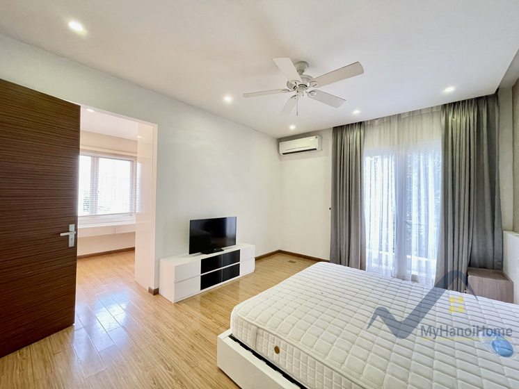 Thuê biệt thự Hoa Sữa Vinhome Riverside trang bị full đồ 8