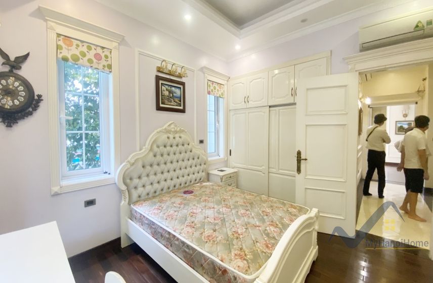 Thuê biệt thự Hoa Sữa Vinhomes Riverside full đồ, tầng hầm 12