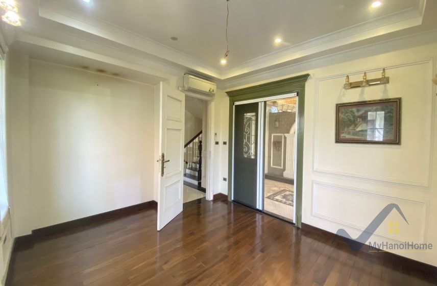 Thuê biệt thự Hoa Sữa Vinhomes Riverside full đồ, tầng hầm 18