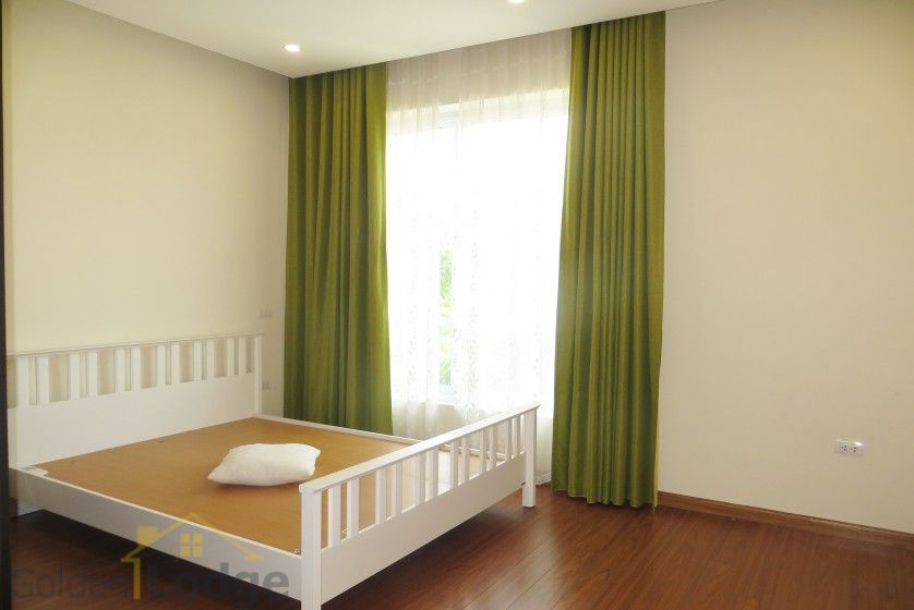 Thuê biệt thự liền kề Vinhomes Riverside có sân vườn rộng 10