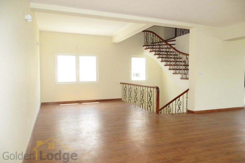 Thuê biệt thự liền kề Vinhomes Riverside có sân vườn rộng 12