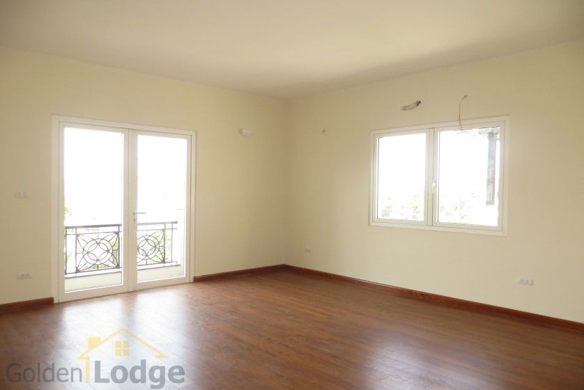 Thuê biệt thự liền kề Vinhomes Riverside có sân vườn rộng 13