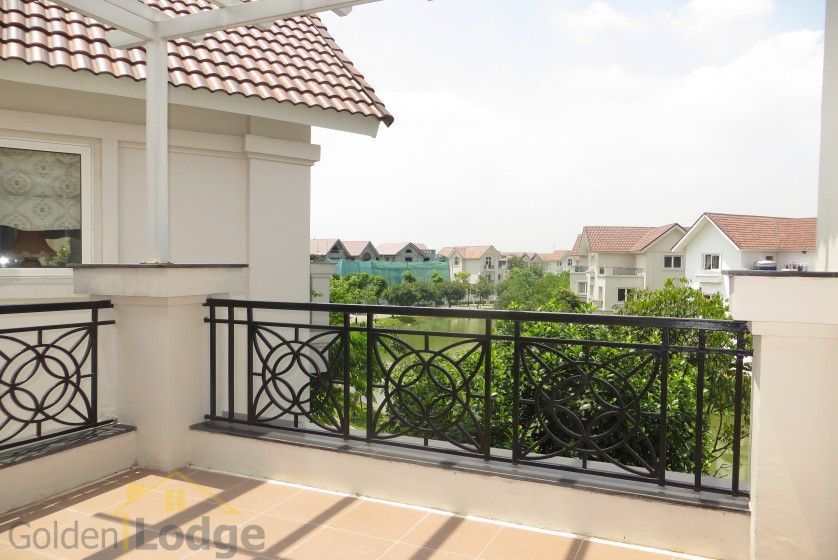 Thuê biệt thự liền kề Vinhomes Riverside có sân vườn rộng 14