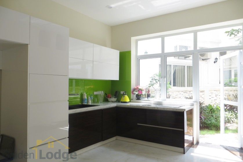 Thuê biệt thự liền kề Vinhomes Riverside có sân vườn rộng 3