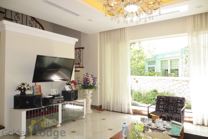 Thuê biệt thự liền kề Vinhomes Riverside có sân vườn rộng 4