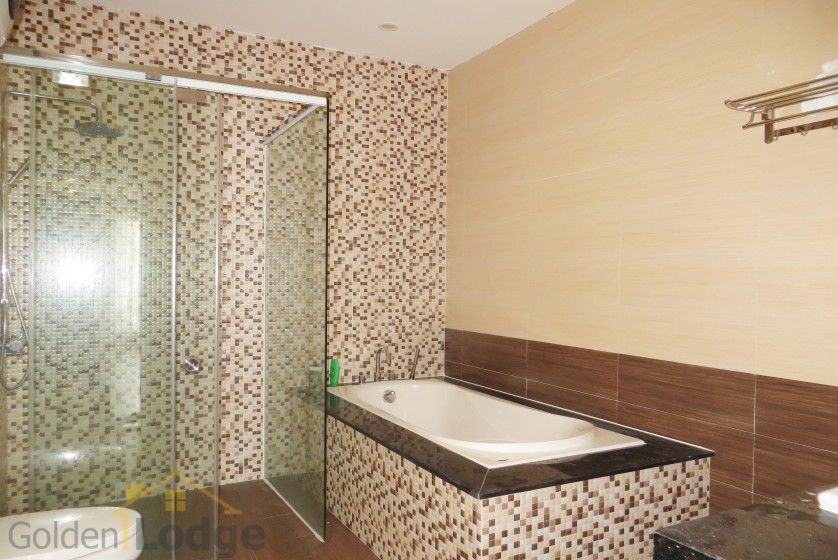 Thuê biệt thự liền kề Vinhomes Riverside có sân vườn rộng 5