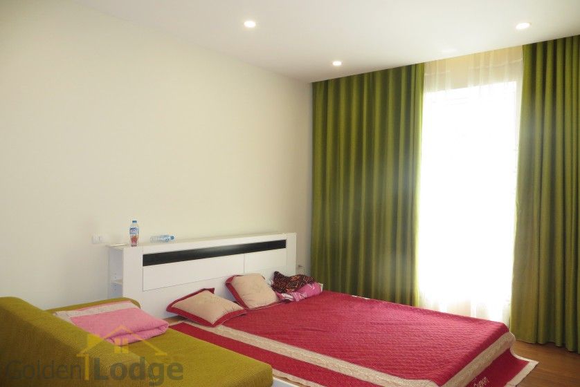 Thuê biệt thự liền kề Vinhomes Riverside có sân vườn rộng 8