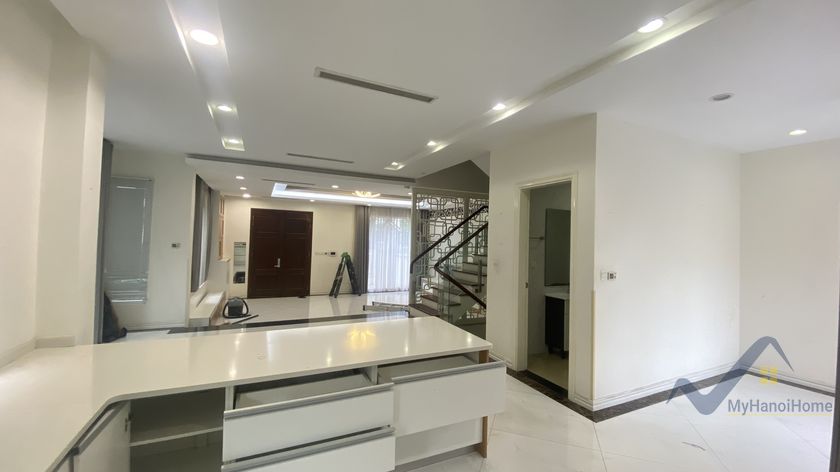 Thuê biệt thự song lập đầy đủ đồ Vinhomes Riverside, 4PN có sông 4