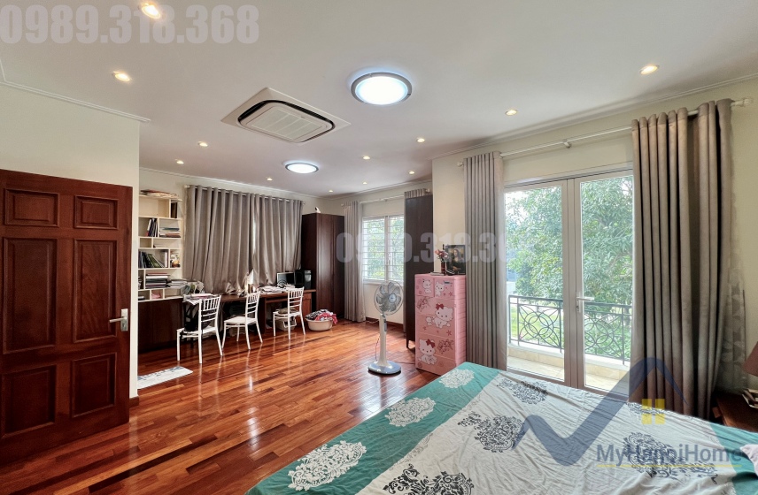 Thuê biệt thự song lập Vinhome Riverside gần BIS, có tầng hầm 10