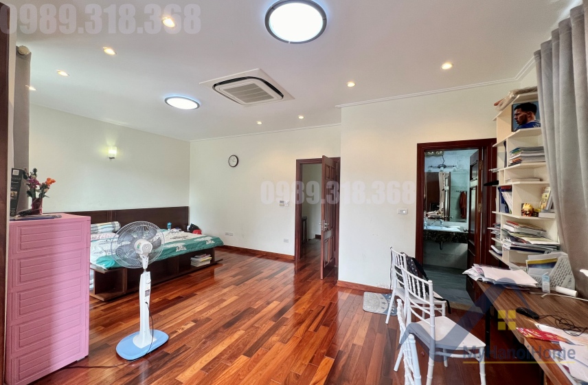 Thuê biệt thự song lập Vinhome Riverside gần BIS, có tầng hầm 11