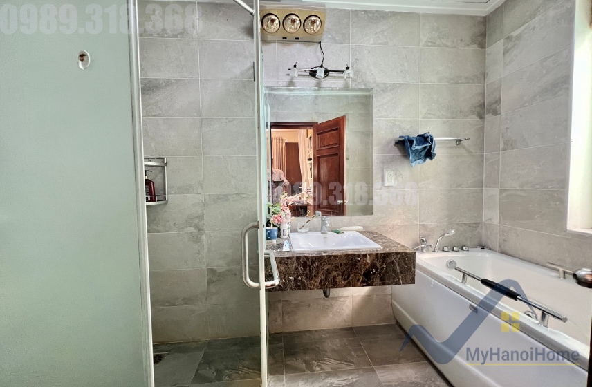 Thuê biệt thự song lập Vinhome Riverside gần BIS, có tầng hầm 12