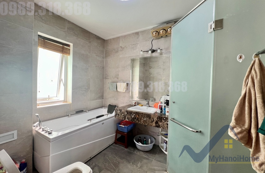 Thuê biệt thự song lập Vinhome Riverside gần BIS, có tầng hầm 15