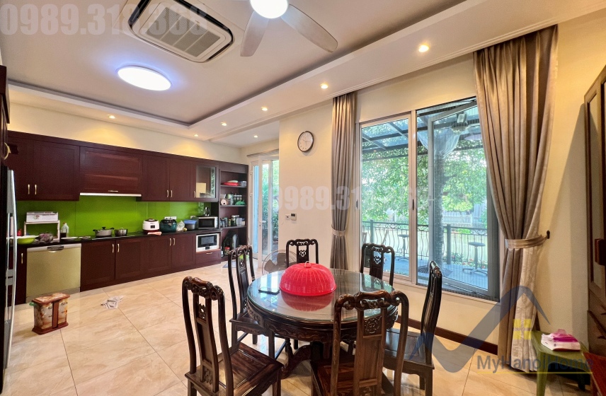 Thuê biệt thự song lập Vinhome Riverside gần BIS, có tầng hầm 3