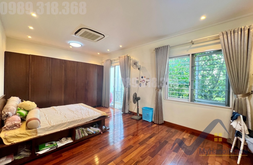 Thuê biệt thự song lập Vinhome Riverside gần BIS, có tầng hầm 7