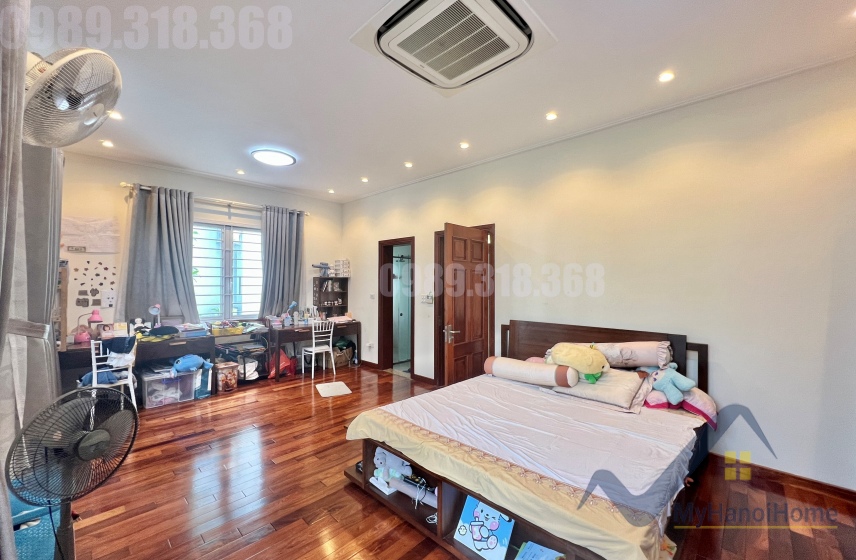 Thuê biệt thự song lập Vinhome Riverside gần BIS, có tầng hầm 8