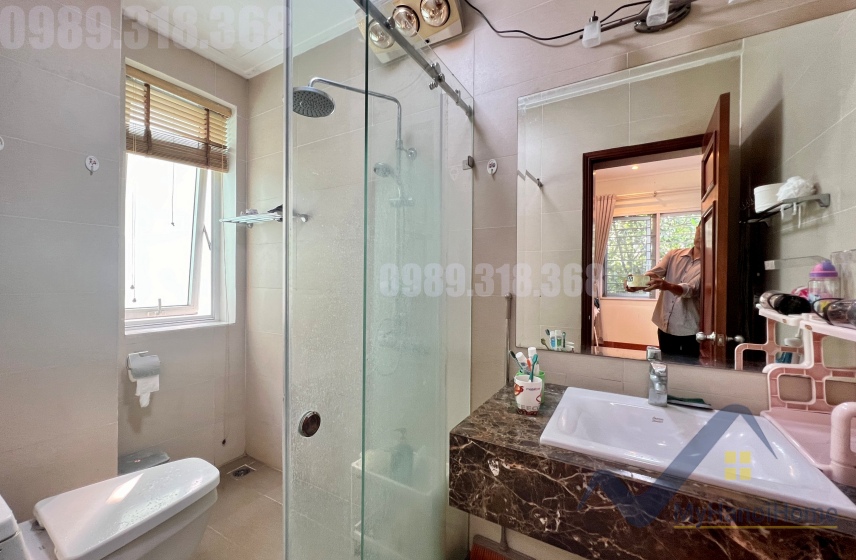 Thuê biệt thự song lập Vinhome Riverside gần BIS, có tầng hầm 9