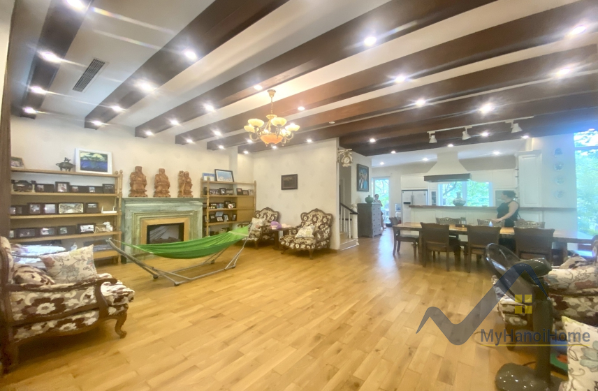 Thuê biệt thự song lập Vinhomes Riverside đầy đủ nội thất, gần BIS 1