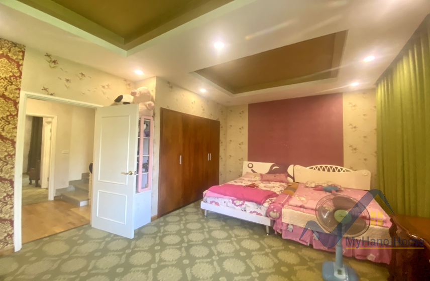 Thuê biệt thự song lập Vinhomes Riverside đầy đủ nội thất, gần BIS 11