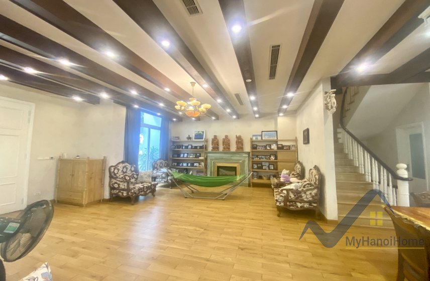 Thuê biệt thự song lập Vinhomes Riverside đầy đủ nội thất, gần BIS 2