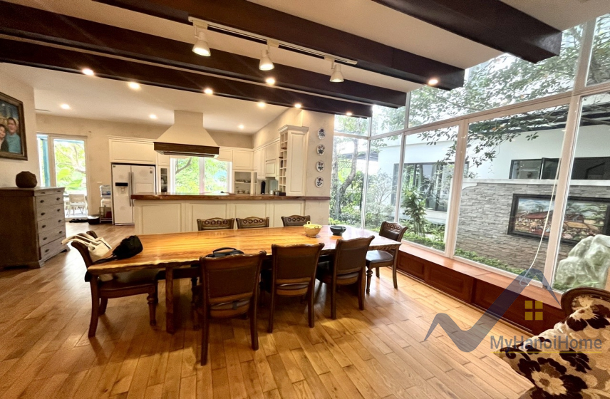 Thuê biệt thự song lập Vinhomes Riverside đầy đủ nội thất, gần BIS 3