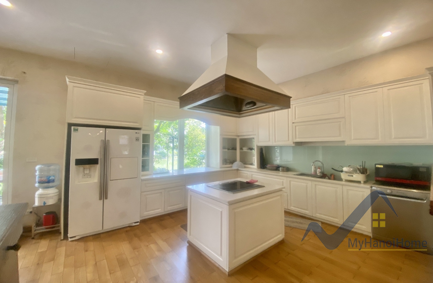 Thuê biệt thự song lập Vinhomes Riverside đầy đủ nội thất, gần BIS 5