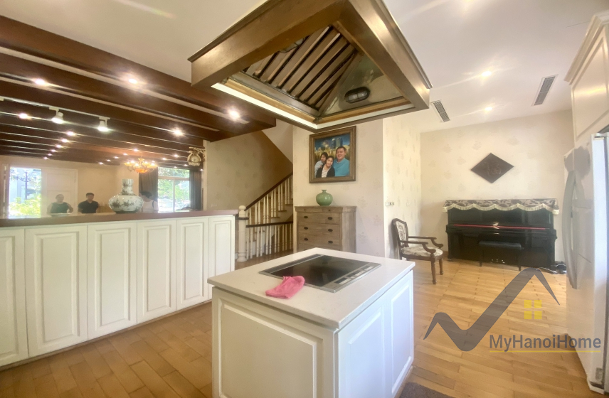Thuê biệt thự song lập Vinhomes Riverside đầy đủ nội thất, gần BIS 6