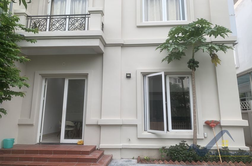 Thuê biệt thự song lập Vinhomes Riverside đủ đồ gần Almaz 5