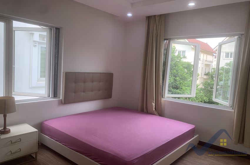 Thuê biệt thự song lập Vinhomes Riverside đủ đồ gần Almaz 9