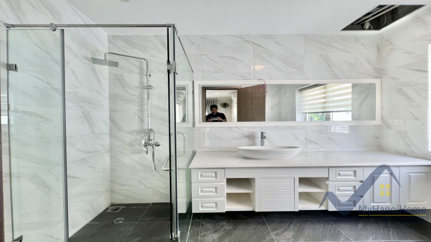 Thuê biệt thự song lập Vinhomes Riverside Hanoi, full nội thất, 4pn 18
