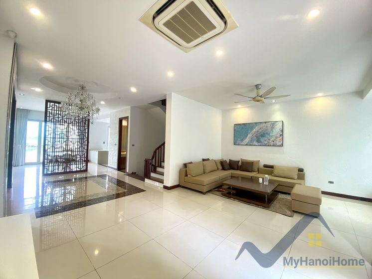 Thuê biệt thự Vinhomes Riverside song lập, có phòng Karaoke 1