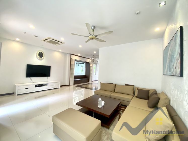 Thuê biệt thự Vinhomes Riverside song lập, có phòng Karaoke 2