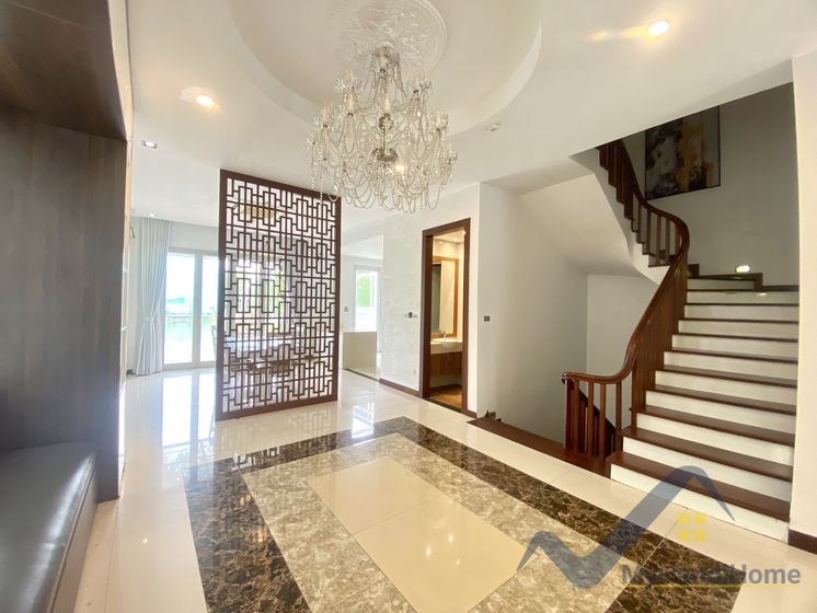 Thuê biệt thự Vinhomes Riverside song lập, có phòng Karaoke 3