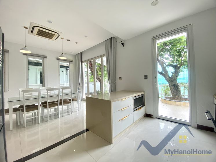 Thuê biệt thự Vinhomes Riverside song lập, có phòng Karaoke 5