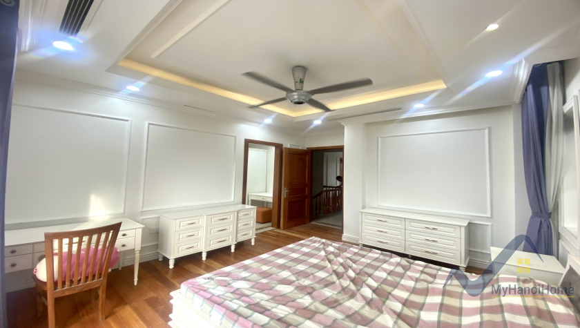 Thuê biệt thự Vinhomes Riverside song lập mới hoàn thiện 19