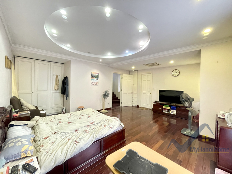 Thuê liền kề Vinhomes Riverside trang bị full nội thất hiện đại 8