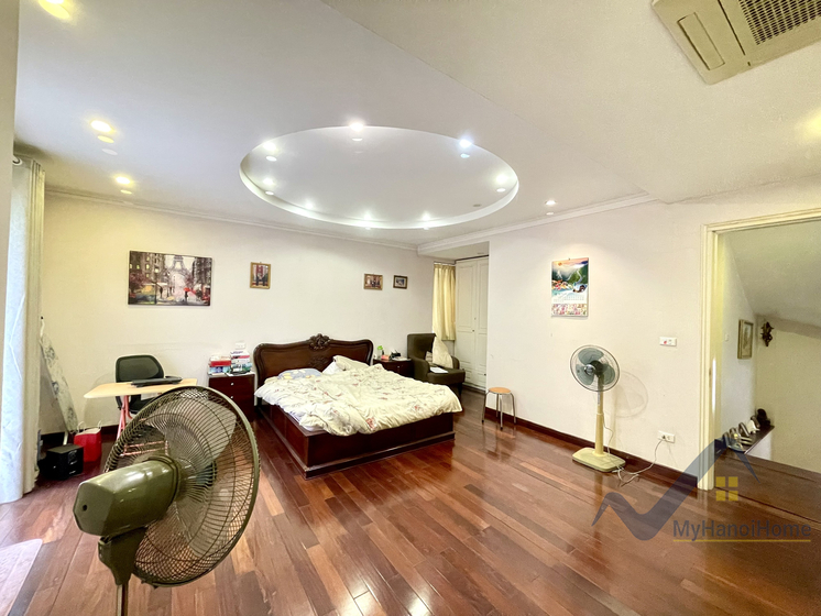 Thuê liền kề Vinhomes Riverside trang bị full nội thất hiện đại 9