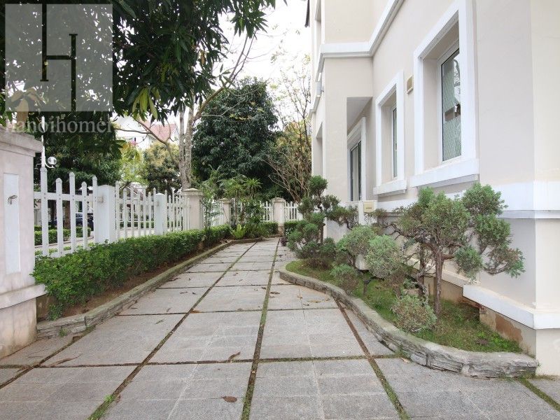 Thuê nhà biệt thự Hoa Sữa Vinhomes Riverside, có sông đủ đồ gần BIS 1