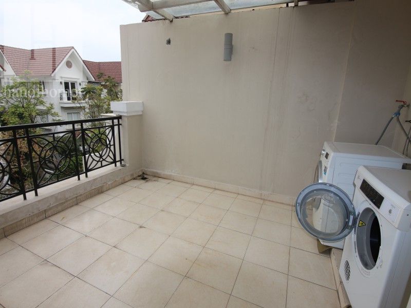 Thuê nhà biệt thự Hoa Sữa Vinhomes Riverside, có sông đủ đồ gần BIS 11