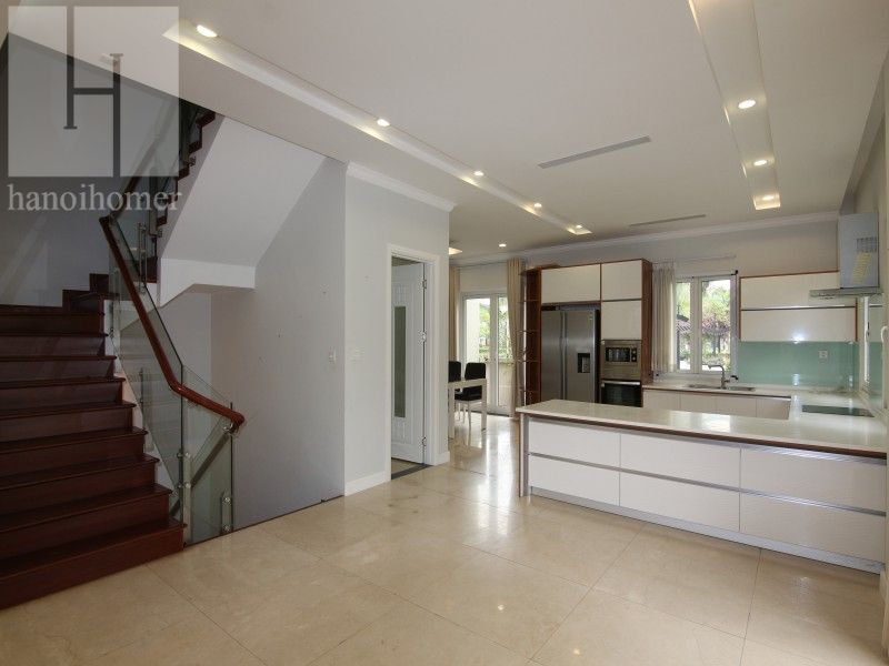 Thuê nhà biệt thự Hoa Sữa Vinhomes Riverside, có sông đủ đồ gần BIS 3