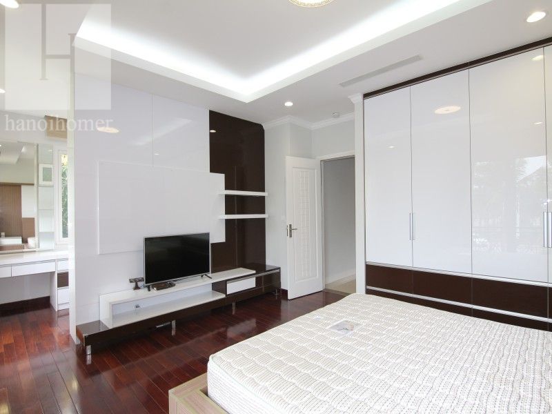 Thuê nhà biệt thự Hoa Sữa Vinhomes Riverside, có sông đủ đồ gần BIS 6