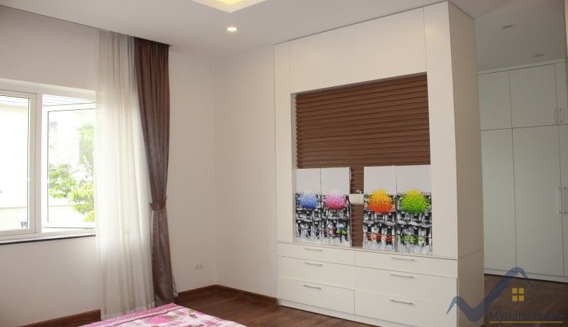 Thuê nhà liền kề Vinhomes Riverside gần Vincom Plaza 10
