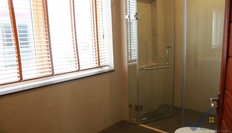 Thuê nhà liền kề Vinhomes Riverside gần Vincom Plaza 15
