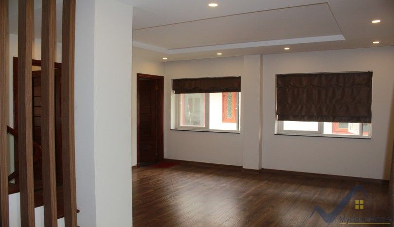 Thuê nhà liền kề Vinhomes Riverside gần Vincom Plaza 17