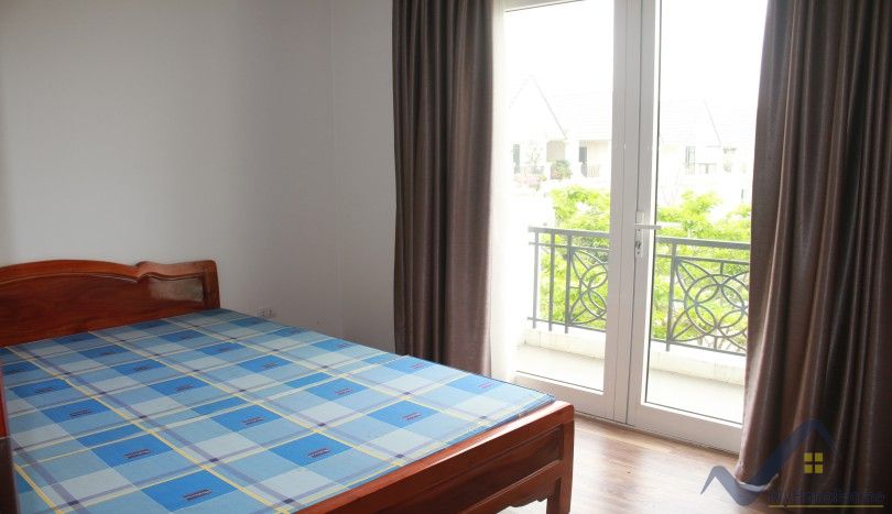 Thuê nhà liền kề Vinhomes Riverside gần Vincom Plaza 18