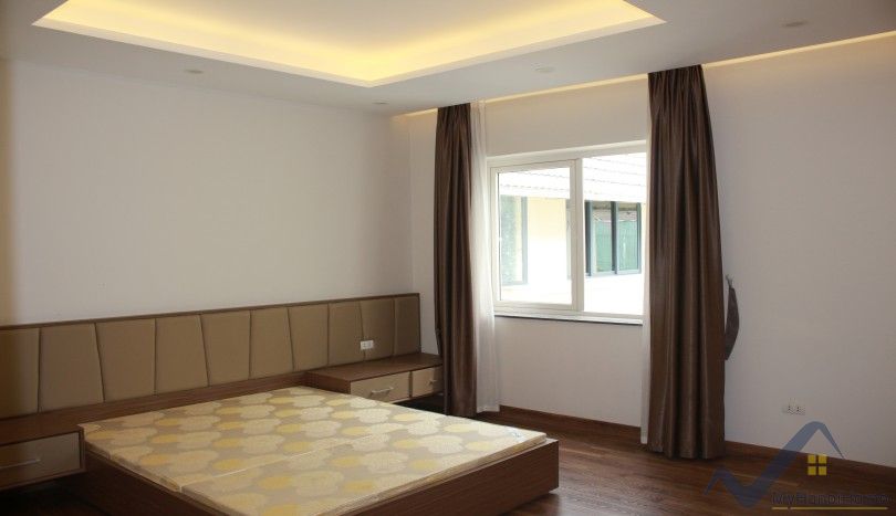 Thuê nhà liền kề Vinhomes Riverside gần Vincom Plaza 20
