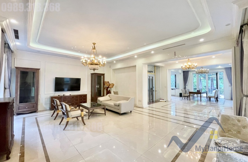 Thuê nhà tại Vinhome Riverside đường Hoa Phượng có thang máy 1